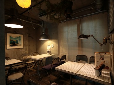 落ち着きのある空間で、好きなお酒を飲みながら二人でゆったり