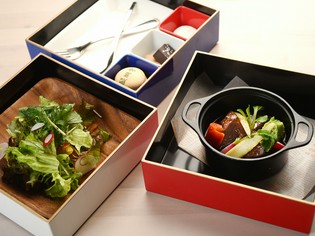 濃厚な旨みが溢れ出す『とろける牛ホホ肉の赤ワイン煮込み』