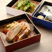 こだわり抜いた食材の数々の中には、福祉事業所で障がい者の方々がつくった野菜も。季節に捉われず、安定して生産できる水耕栽培を用いて育てています。素材のおいしさと社会貢献を双方感じられる取り組みです。