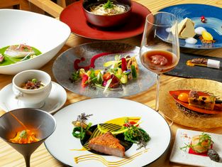 DININGROOM IN THE NARAMACHI(세틀레라멘 거리)