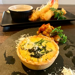 ベーコンとほうれん草のキッシュ