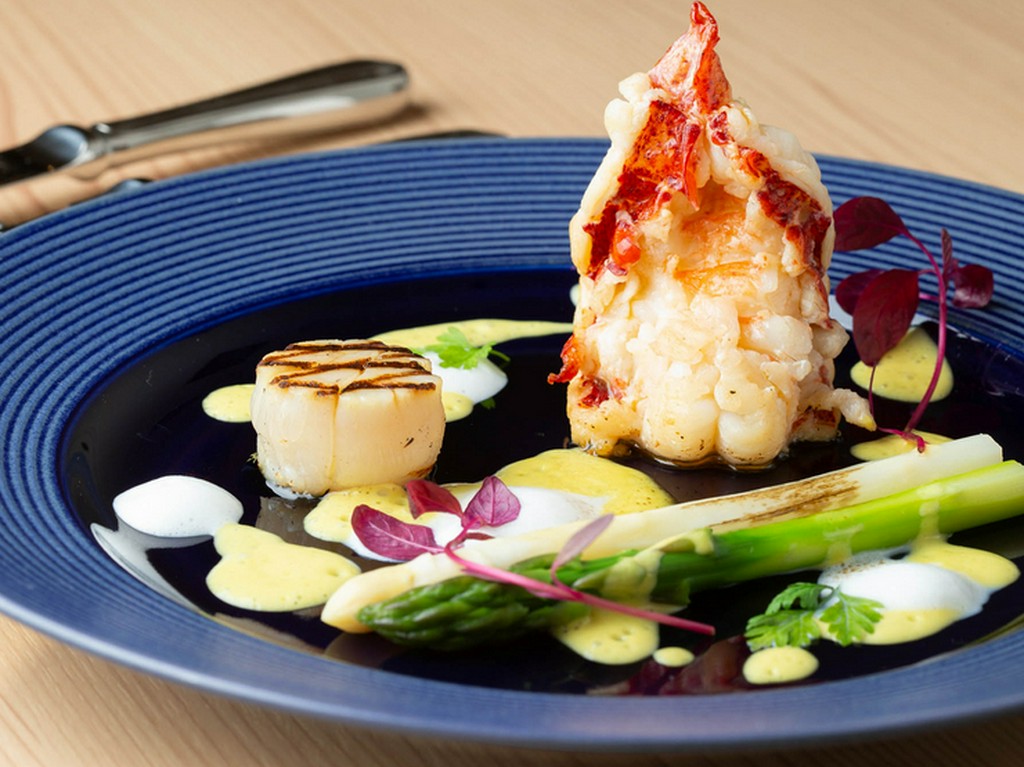 三陸産の魚介をはじめとした新鮮食材をふんだんに使用した料理