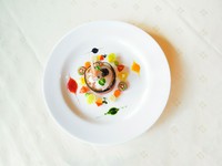 9種類の前菜盛り合わせ、スープ、魚料理、肉料理、
デザート、石窯焼きバケット、竹炭焙煎コーヒーor紅茶
￥7,150税込