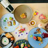 ○クリスマスランチ12/20㈯ 21(日) 24(水)　25（木）
特別クリスマスランチフルコース ￥7,800(￥8,580税込)お支払い方法 現金又はペイペイ
11:00~又は12:00~

●クリスマスディナー12/20㈯ 12/21 (日) 
12/24(水） 12/25（木）
世界三大珍味、オマール海老、あわび、等高級食材の特別フルコース￥9,800(￥10,780税込)
17:30~又は18:30~

