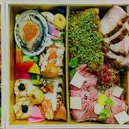 最高級食材をフレンチで愉しむ
【食材のご紹介】
オマール海老　キャビア　フォアグラ　トリュフ　アワビ
ズワイ蟹　仙台牛　真鯛　ポーク　地鶏 帆立貝 シャラン鴨　子持ち鰈　数の子　牡丹海老 ムール貝　イクラ　
AOCチーズ　イベリコ豚生ハム　ティラミス
※2名様￥23,00(税込￥24,840)
※3名様￥33,000(税込￥35,640)
※4名様￥43,000(税込￥46,440)
※お渡し　12/31(水) 11:30~16:00 
※お支払い方法　現金のみ 予約制


