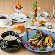 世界3大漁場のひとつ、三陸産の大帆立や穴子、ドンコやカレイなど、新鮮魚介を毎日入荷。岩手県産「いわい鶏」や宮城県産「伊達ざくらポーク」、さらに新鮮な旬野菜など、東北食材が織りなすフレンチを味わえます。