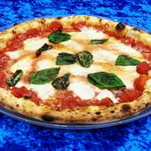 直径30センチのビックサイズ我流ピザ。『マルゲリータ』