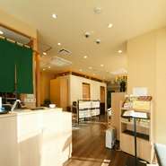 ファミリー利用客も多いという【鶴見　田中屋】。家族でのお祝いごとや家族そろっての久々の食事、素敵なご報告など、家族の大切な日にも訪れたいお店です。