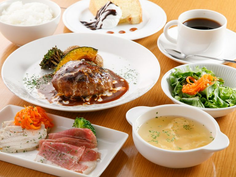 濃厚なデミグラスソースが食欲をそそる『MEAT SET 〜お肉のセット〜』