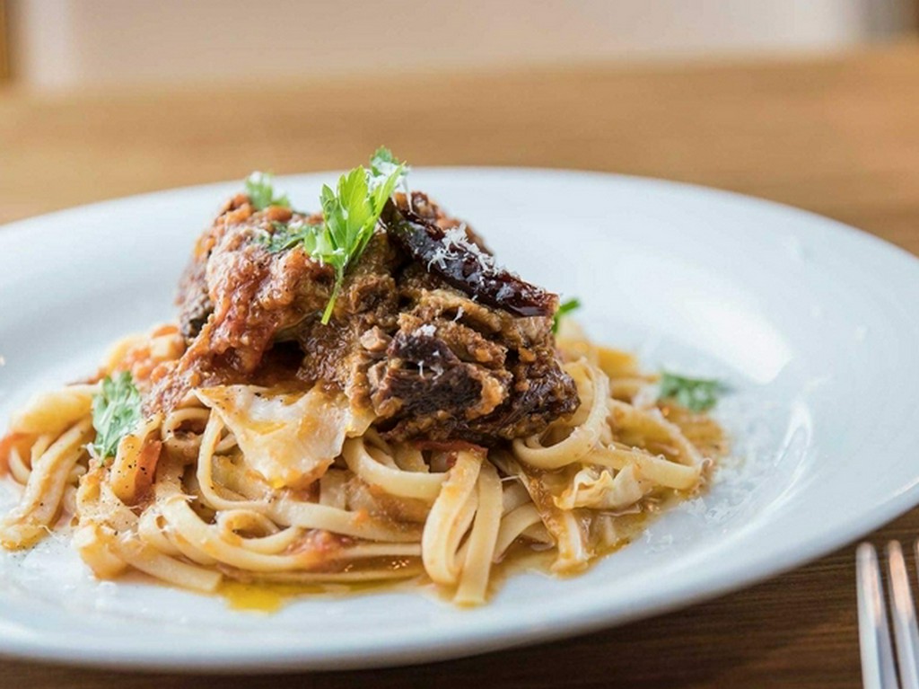 福井ポークのスペアリブとキャベツのラグーソース　リングイーネ