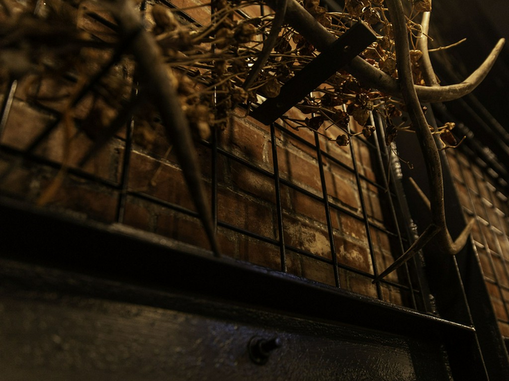 夜は更にシックな外観。