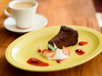 ショコラの風味もしっかりと感じられ、甘いものが苦手な方もぜひ『ガトーショコラ』