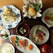山・海・川に恵まれた富山県は食材の宝庫。【都万麻】では、京料理をベースに伝統文化を活かした料理を提供しています。ホテルならではの安心感で、地元の方には親しみやすく、観光の方には富山の魅力をPR。
