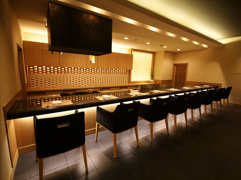 会席料理や一品料理。その時々のシーンに合わせて