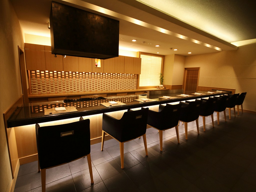 会席料理や一品料理。その時々のシーンに合わせて