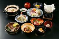 【おしながき】
先附　胡麻豆腐
吸物　蟹真薯
造り　海の幸盛り合わせ
煮物　のどぐろ煮付け
焼八寸　季もの盛り合わせ
台物　鰤しゃぶ
揚物　蟹天婦羅
食事　蟹御飯　香の物　味噌汁　
デザート　本日のデザート
 