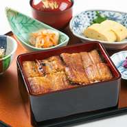 小鉢二品、だし巻き玉子、うな重、味噌汁、香の物