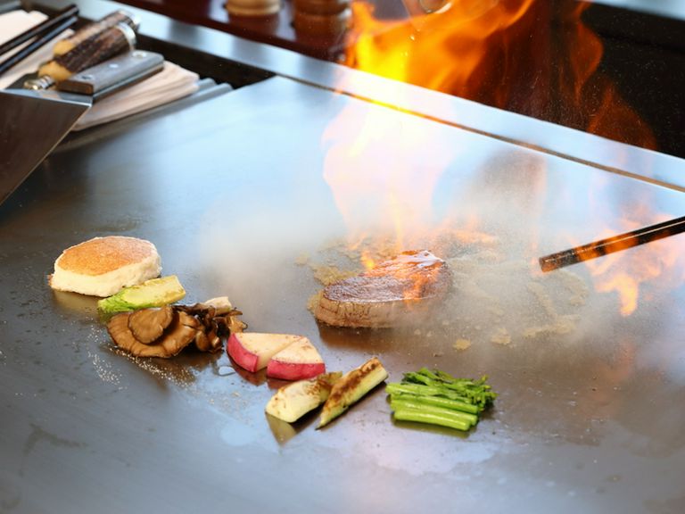 料理を仕上げる工程全てに意味がある『黒毛和牛のステーキ』