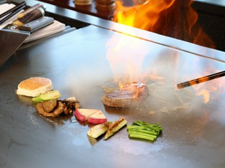 料理を仕上げる工程全てに意味がある『黒毛和牛のステーキ』