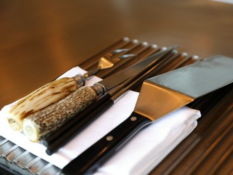 目の前で繰り広げられる鉄板焼の工程にもこだわる