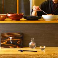 カウンター席は、全5席。お一人様からお気軽にご来店下さい。