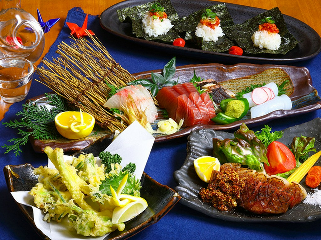 晩酌家 つるじろ の季節のお料理と、2時間飲み放題がついたご宴会コースとなっております。