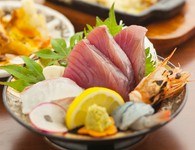 当日にあるおすすめの鮮魚を盛り合わせます。