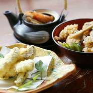 ちゃのまでは、高知を代表する鰹のタタキ、うつぼ料理などの単品料理の他、それら郷土料理がまるごと詰まった「高知 旨いもんまるごとコース」をご用意しております。