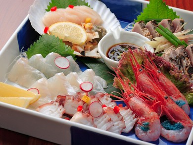 落ち着いた空間でゆったりと味わう四季折々の和のお料理