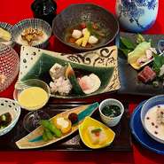しば田では現在、季節を感じる食材を用いた、手間暇かけた"おまかせコース"をご提供させて頂いております。この時期しか味わえないお料理をお楽しみ下さい
