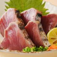 鰹の塩タタキやチャンバラ貝 等、高知を代表するお料理を組み込んだ料理コースとなっております。
ご予算はお一人様 8800円～
2名様から利用可能、ご予約日の前日(午前中迄)のご予約にて承っております。