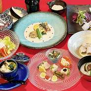 季節の厳選食材を店主が様々な季節料理にお仕立てして提供します。
ご予算はお一人様 8800円／11000円／16500円 etc..
1名様から利用可能、ご予約日の前日(午前中迄)のご予約にて承っております。