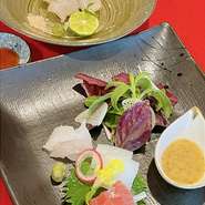 鱧焼霜造り 蓮芋　梅肉
本日の鮮魚
本鮪
夏野菜のグリル ズッキーニ
万願寺 パプリカ
生湯葉ドレッシング
あしらい一式
