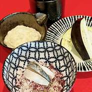 刻み穴子と新生姜まぜ御飯
泉州名物 水茄子 浅漬け
赤出汁