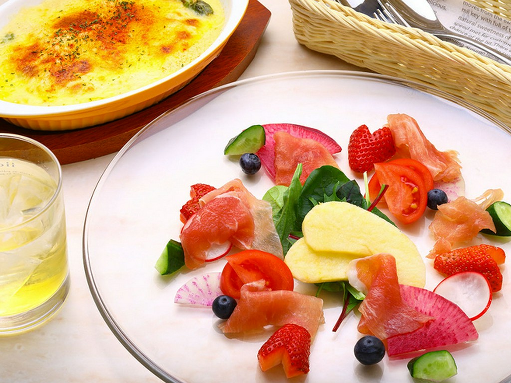 和食から洋食まで、色々料理をお楽しみ下さい