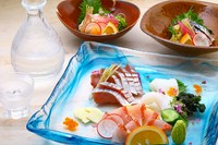 旬魚や季節のお料理が味わえる、"のちに結"のご宴会コース。2.5時間飲み放題付きです。2名様から、お一人様6000円(税込)から承っております。
各種ご宴会でご利用下さいませ。