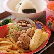 お子様連れの方でも安心してご来店いただけるように、お子様も安心の個室を完備。もちろんお子様用のお料理、ドリンクもご用意できます。駐車場も完備しておりますので、お気軽にご来店下さい。