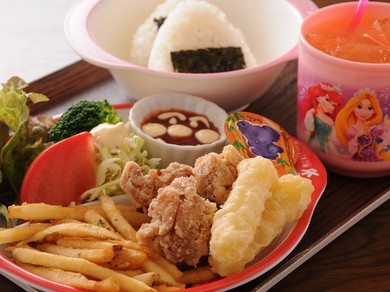 お子様連れ用の個室完備♪お子様用のお料理＆ドリンクも人気♪