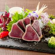 高知のカツオ消費量は日本一!!
旨い土佐の鰹を是非、弥右衛門にてご賞味下さい。
※時期、仕入れ状況により無い場合もございます。ご了承下さいませ。