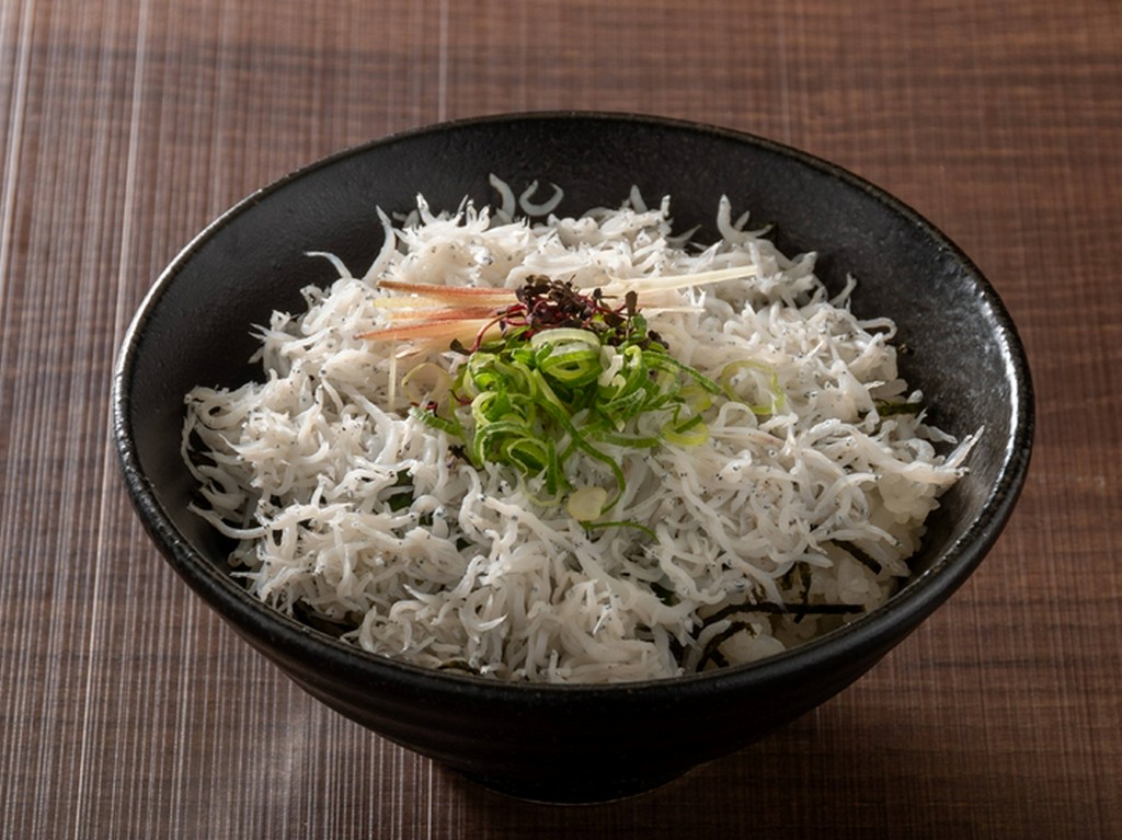 安芸名物ちりめん丼   680円(税抜)＜748円 (税込)＞