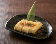 人気のだし巻きにはとろーりチーズを乗せたくなりますよね。