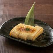 人気のだし巻きにはとろーりチーズを乗せたくなりますよね。