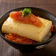 だしまきイクラ丼の上に明太子まで乗せちゃいました！
極上の三角食べフェスタが始まります♪