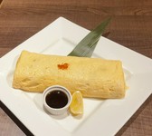 ふんわりだしまきでスパイシーなナシゴレンを包んでます。
お子様はお気をつけてください。