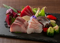 全席個室完備!!四万十麦酒牛と海鮮を堪能できる ご宴会コースです。2時間飲放題付(L.O.30分前)