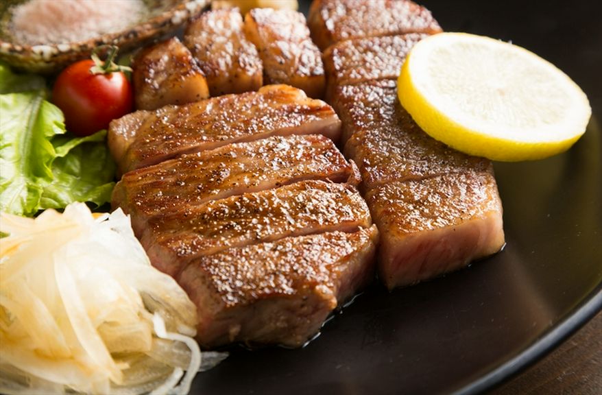 高品質な「広島県産牛」を冷凍していない新鮮な状態で仕入れる