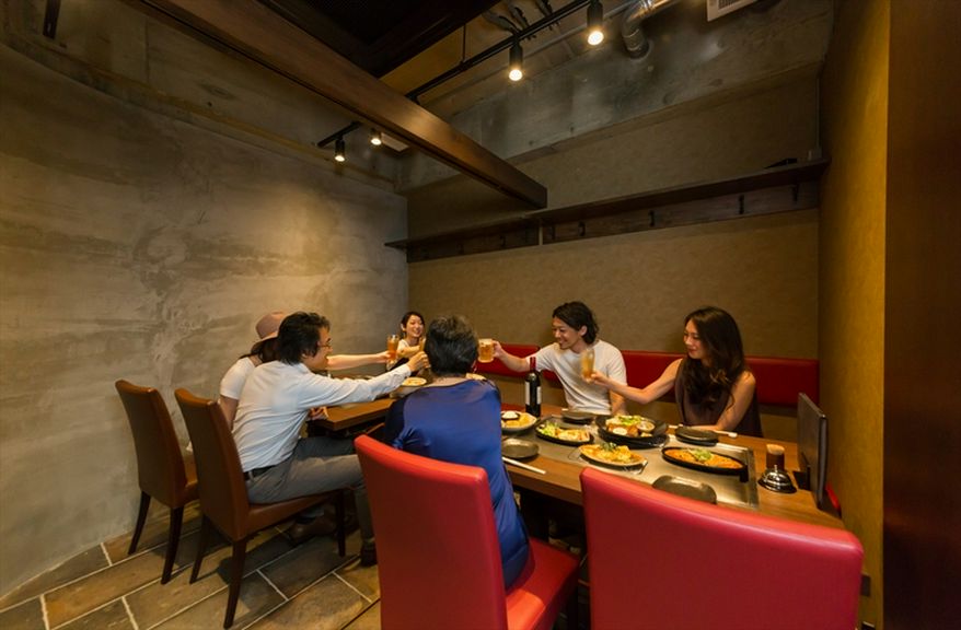 人数に合わせて調整OK。フレキシブルに対応できる頼れる個室