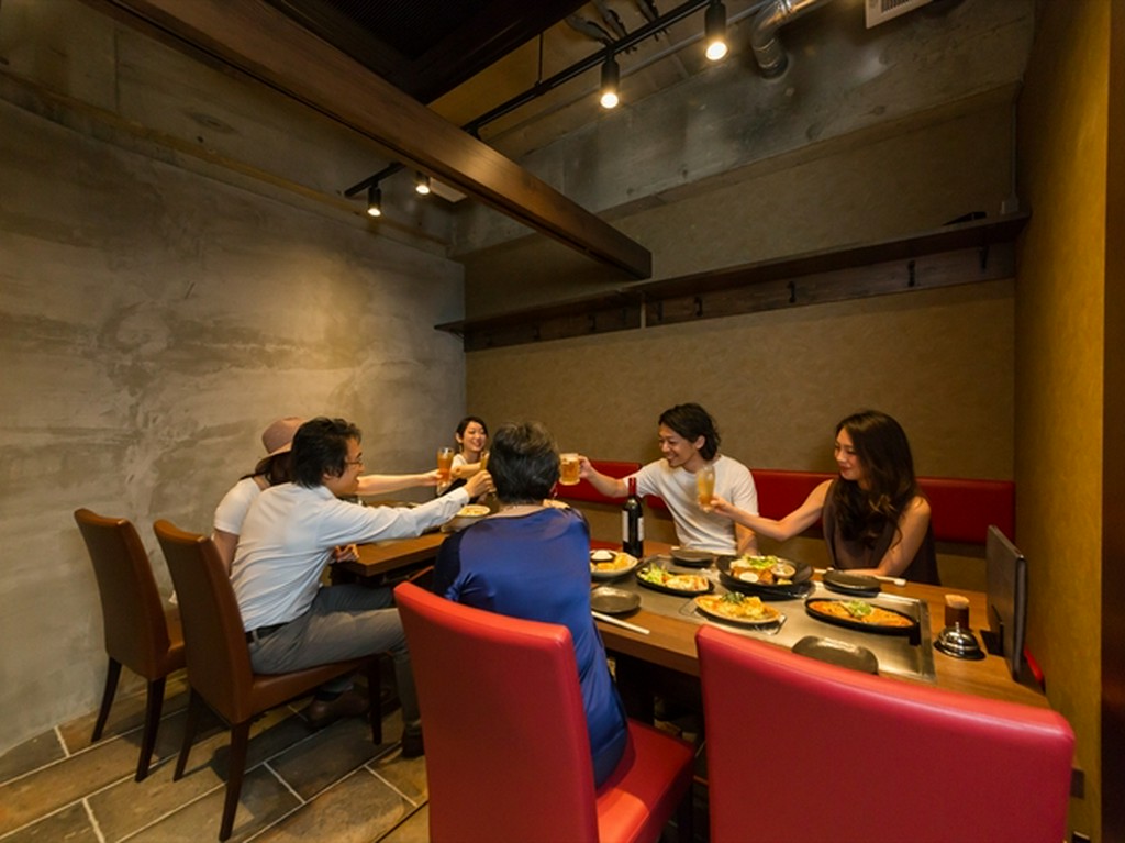 人数に合わせて調整OK。フレキシブルに対応できる頼れる個室