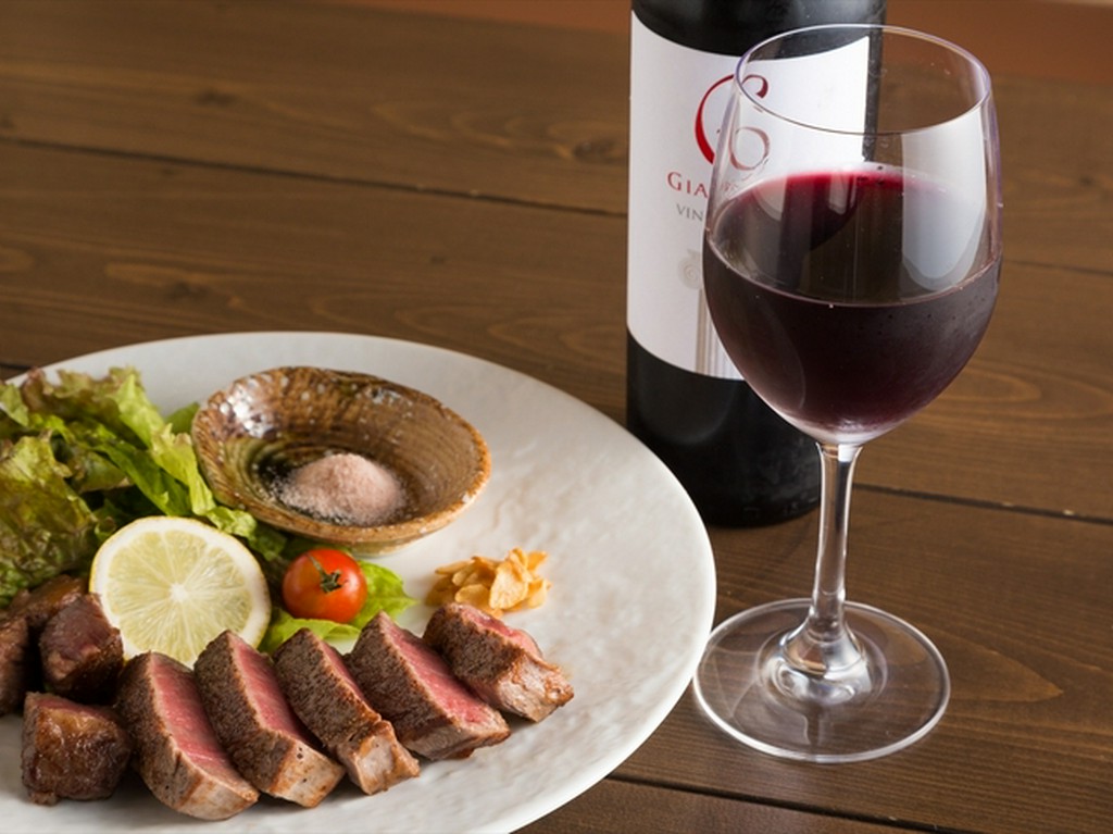 上質なA5広島産牛肉とおいしいお酒で、ワンランク上の接待を