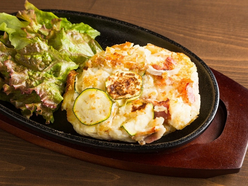 鉄板で作る焼ポテトサラダ